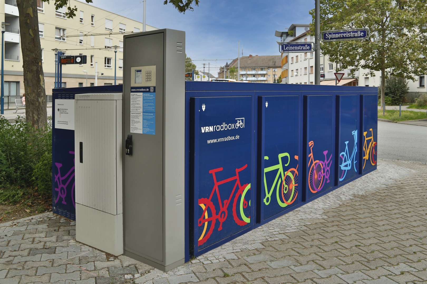 Einstöckige Bike and Ride Boxen von Kienzler Stadtmobiliar